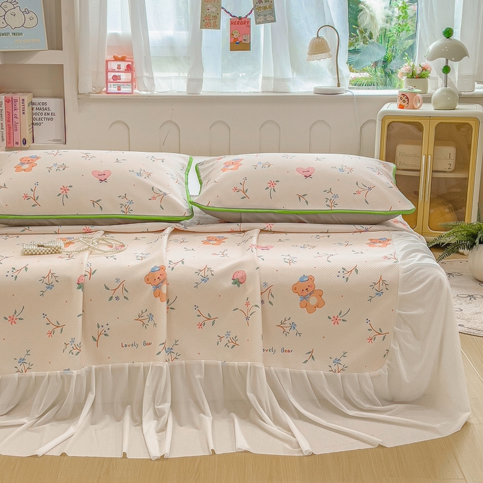 91家纺网 家纺一手货源 找家纺 莱米家纺 2026新款斜纹凉感床裙冰豆豆系列 叶子小熊