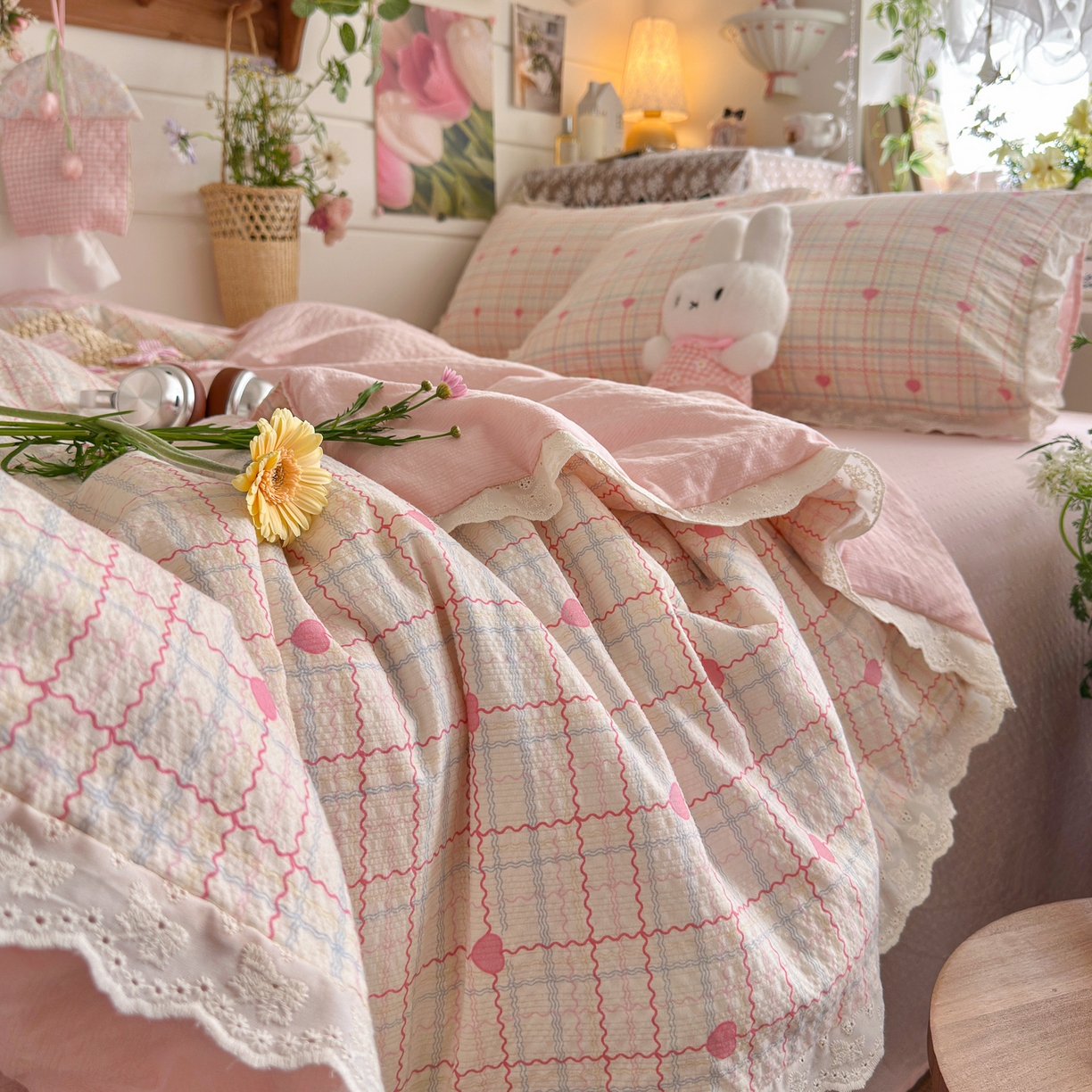 91家纺网 家纺一手货源 找家纺 初念 2026新款泡芙纱全花边夏被四件套 花笺-格格心