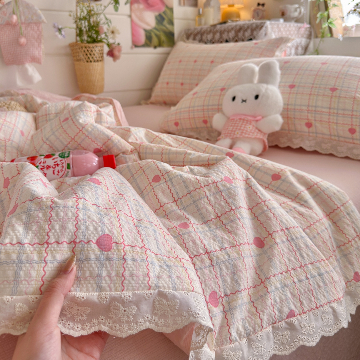 91家纺网 家纺一手货源 找家纺 初念 2026新款泡芙纱全花边夏被四件套 花笺-格格心