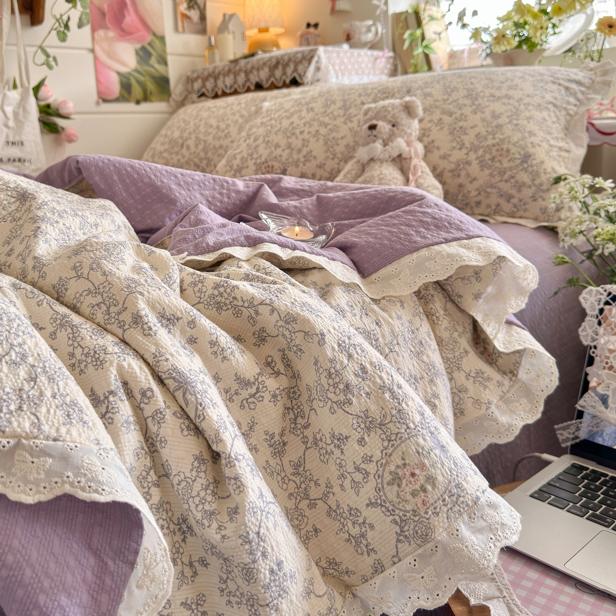 91家纺网 家纺一手货源 找家纺 初念 2026新款泡芙纱全花边夏被四件套 花笺-蕾丝花匣