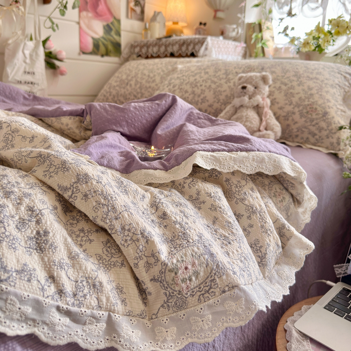 91家纺网 家纺一手货源 找家纺 初念 2026新款泡芙纱全花边夏被四件套 花笺-蕾丝花匣