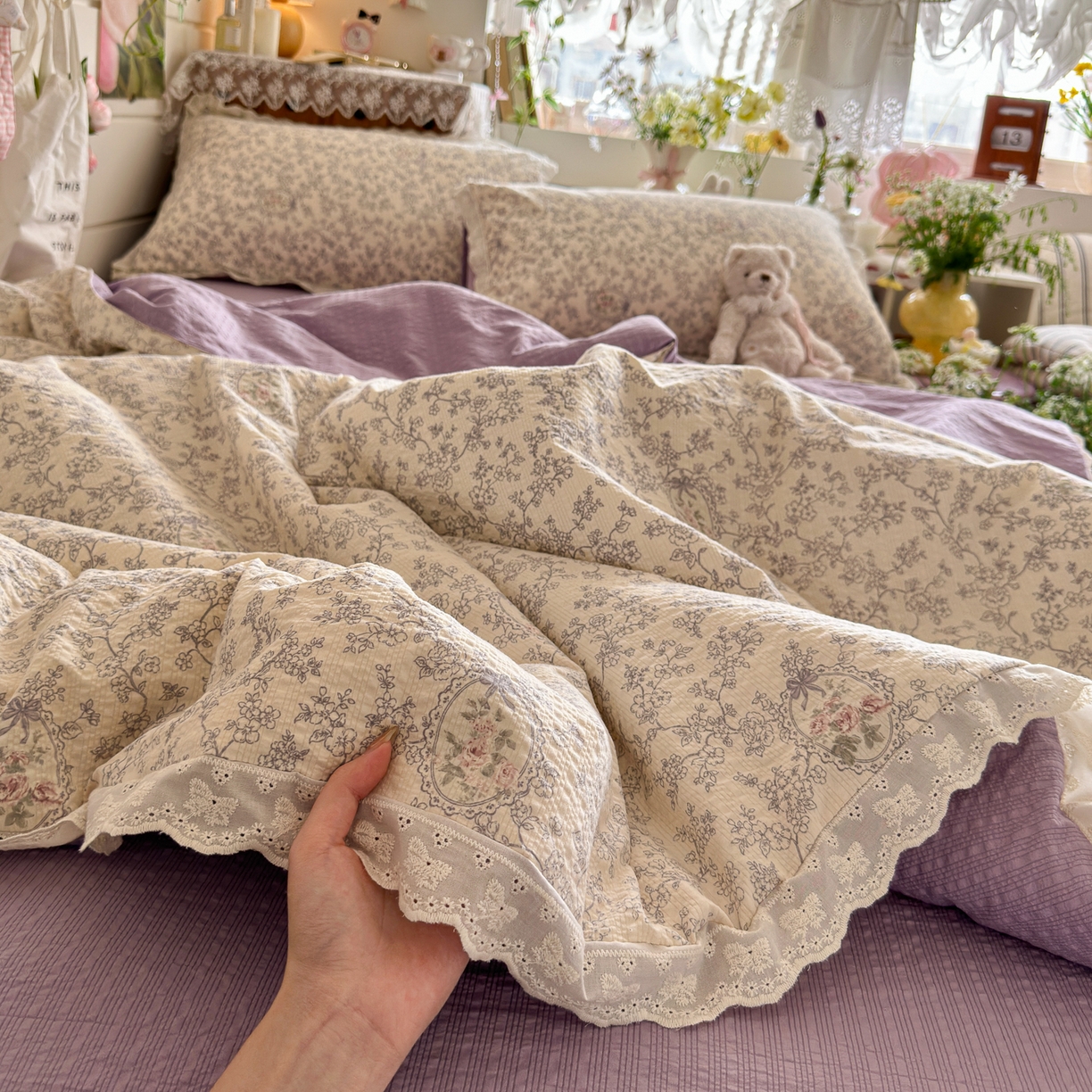 91家纺网 家纺一手货源 找家纺 初念 2026新款泡芙纱全花边夏被四件套 花笺-蕾丝花匣