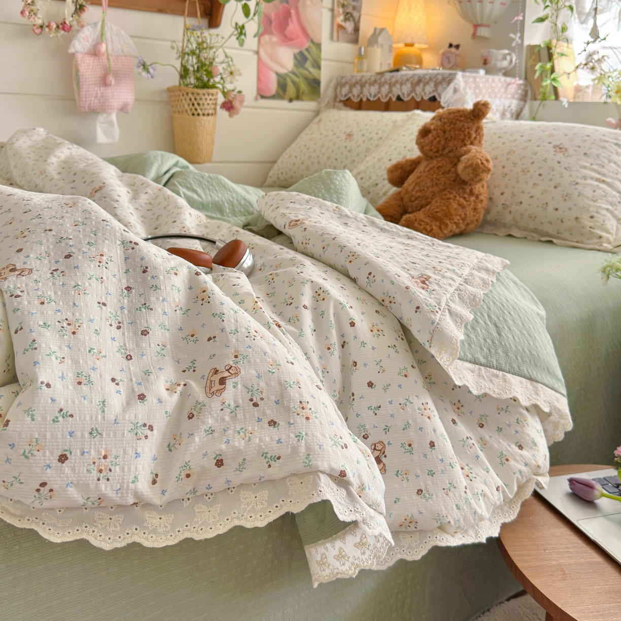 91家纺网 家纺一手货源 找家纺 初念 2026新款泡芙纱全花边夏被四件套 花笺-木马小花团