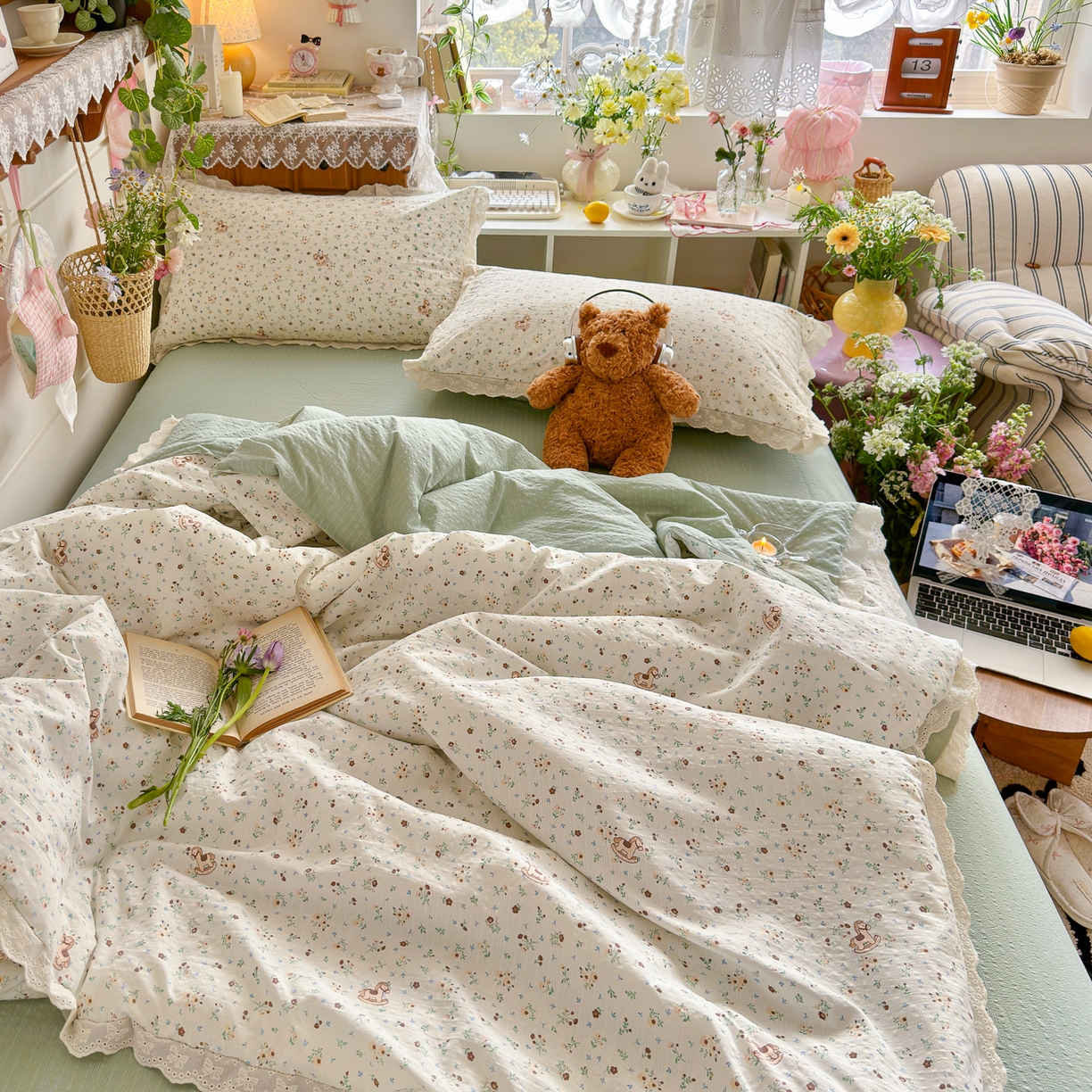 91家纺网 家纺一手货源 找家纺 初念 2026新款泡芙纱全花边夏被四件套 花笺-木马小花团