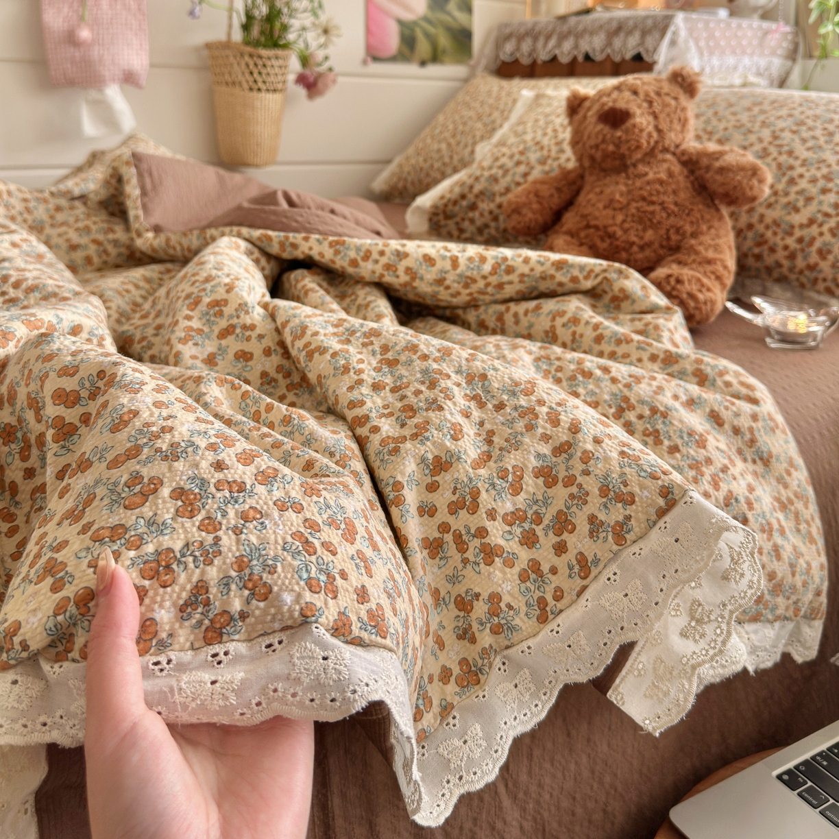 91家纺网 家纺一手货源 找家纺 初念 2026新款泡芙纱全花边夏被四件套 花笺-暖橘枝