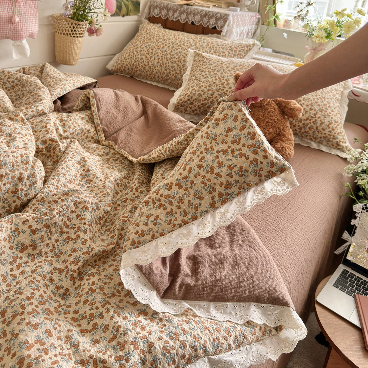 91家纺网 家纺一手货源 找家纺 初念 2026新款泡芙纱全花边夏被四件套 花笺-暖橘枝