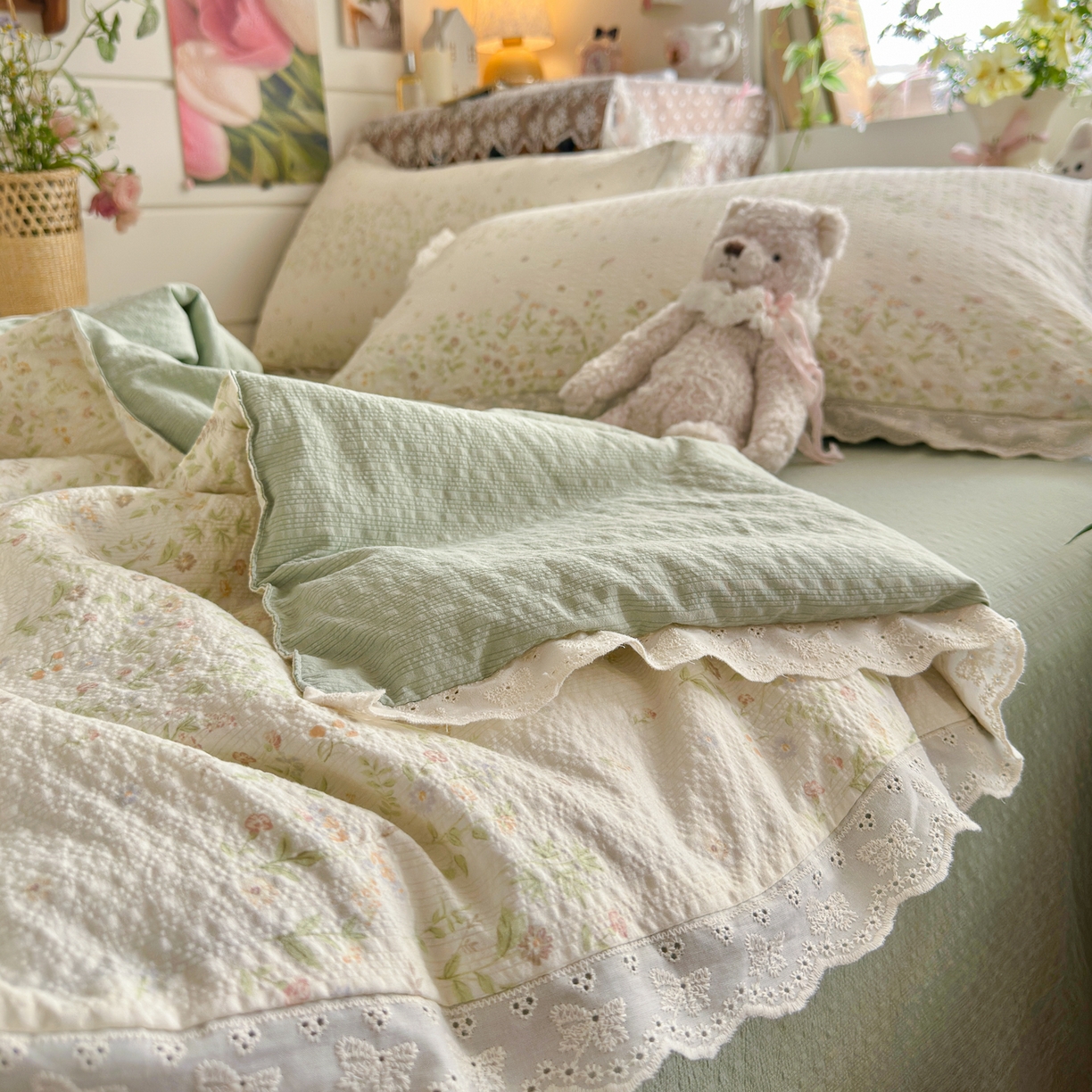 91家纺网 家纺一手货源 找家纺 初念 2026新款泡芙纱全花边夏被四件套 花笺-浅夏花信