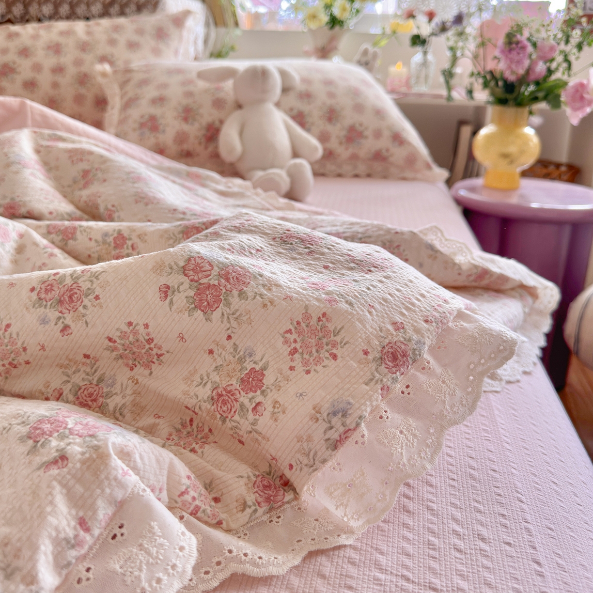 91家纺网 家纺一手货源 找家纺 初念 2026新款泡芙纱全花边夏被四件套 花笺-日光漫游