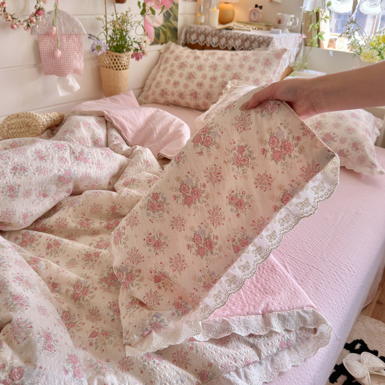 91家纺网 家纺一手货源 找家纺 初念 2026新款泡芙纱全花边夏被四件套 花笺-日光漫游