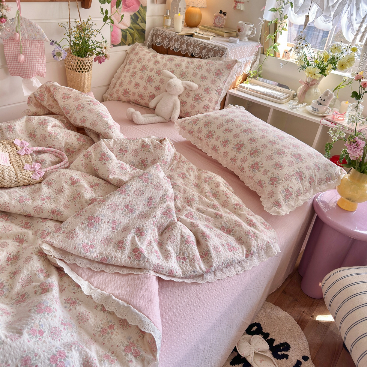 91家纺网 家纺一手货源 找家纺 初念 2026新款泡芙纱全花边夏被四件套 花笺-日光漫游