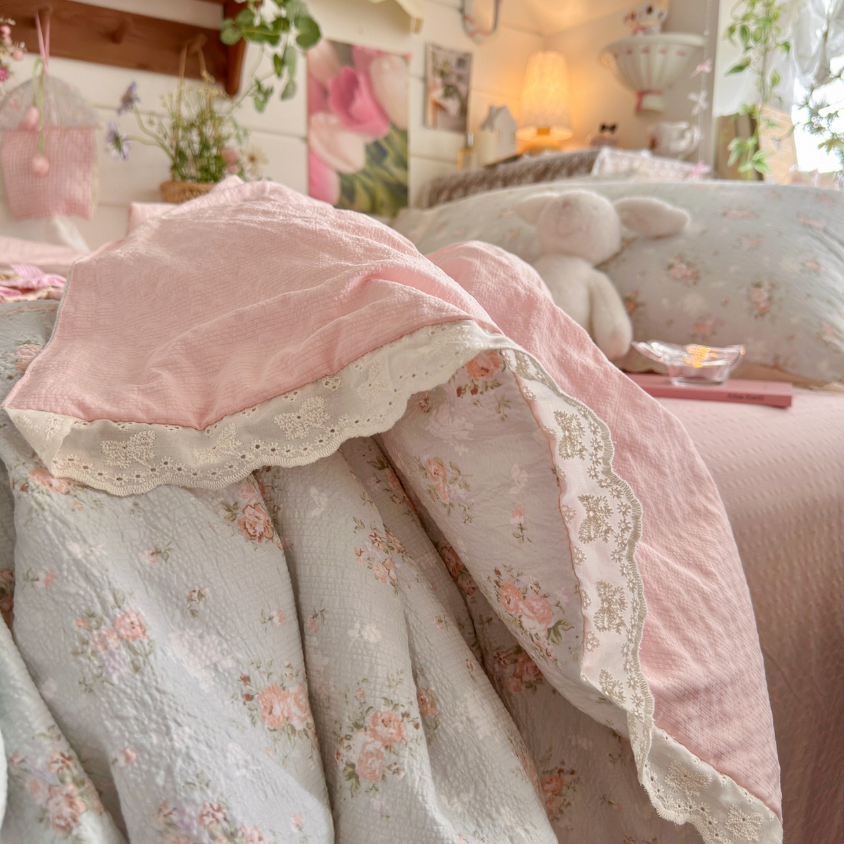 91家纺网 家纺一手货源 找家纺 初念 2026新款泡芙纱全花边夏被四件套 花笺-柔诗意