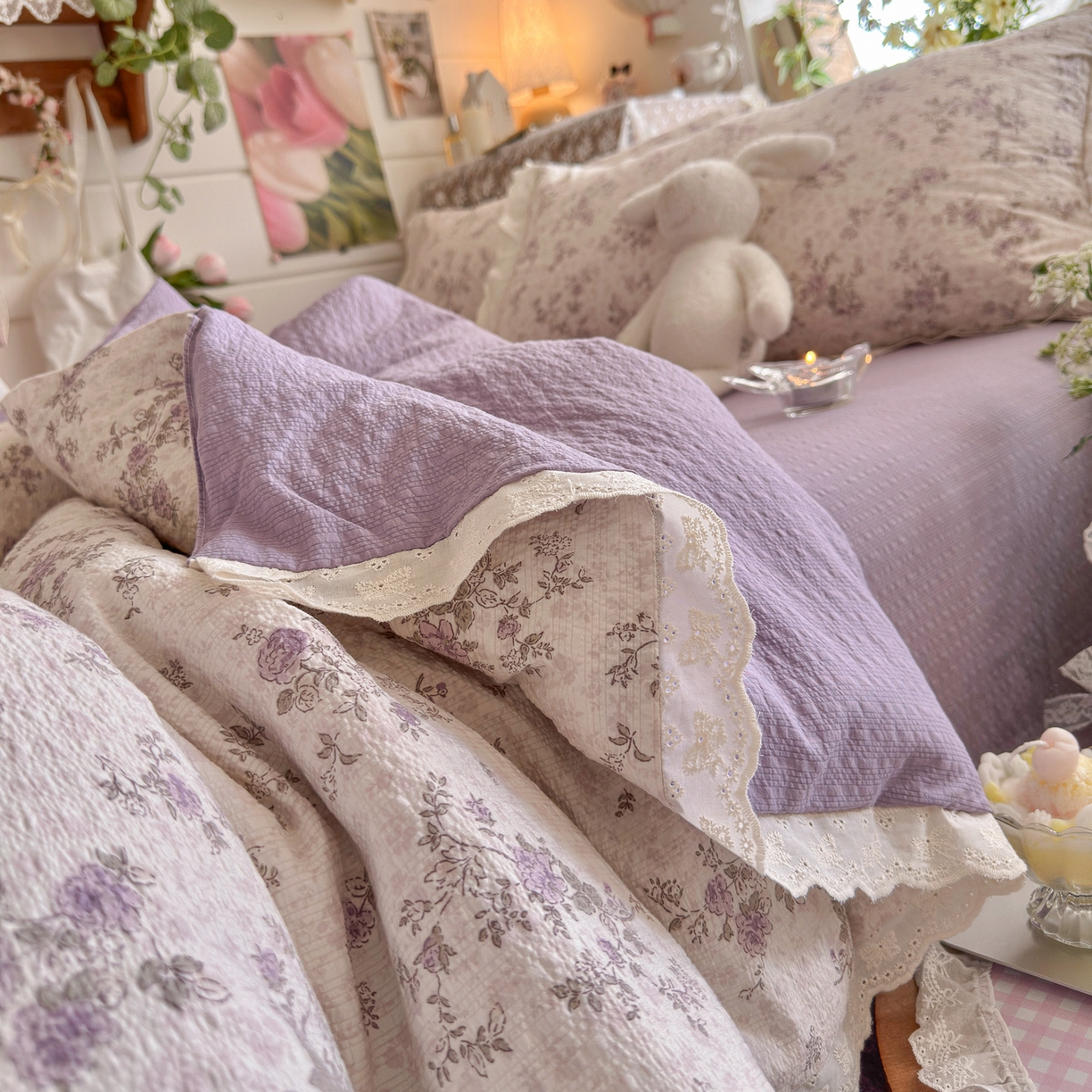 91家纺网 家纺一手货源 找家纺 初念 2026新款泡芙纱全花边夏被四件套 花笺-柔紫碎花屿