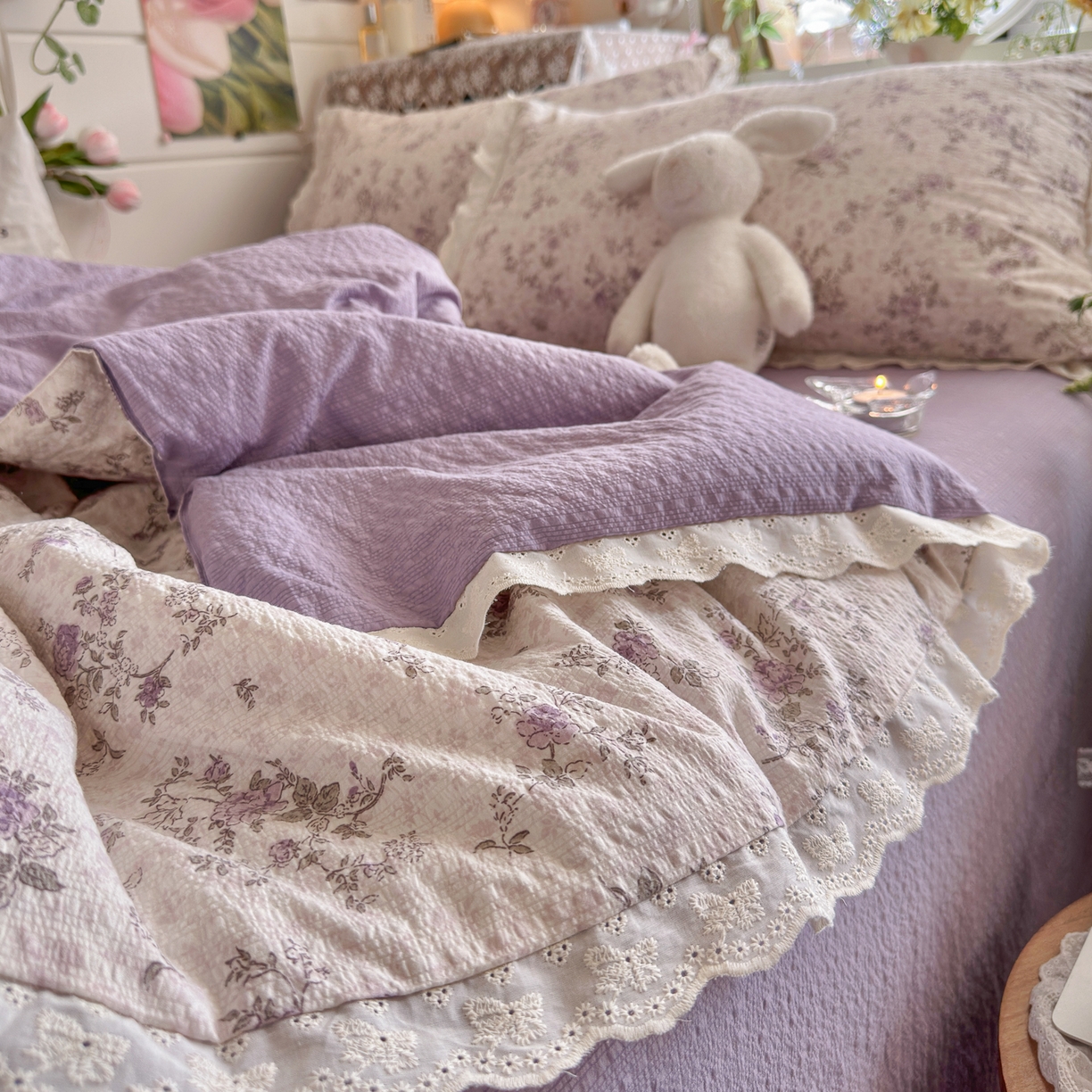 91家纺网 家纺一手货源 找家纺 初念 2026新款泡芙纱全花边夏被四件套 花笺-柔紫碎花屿