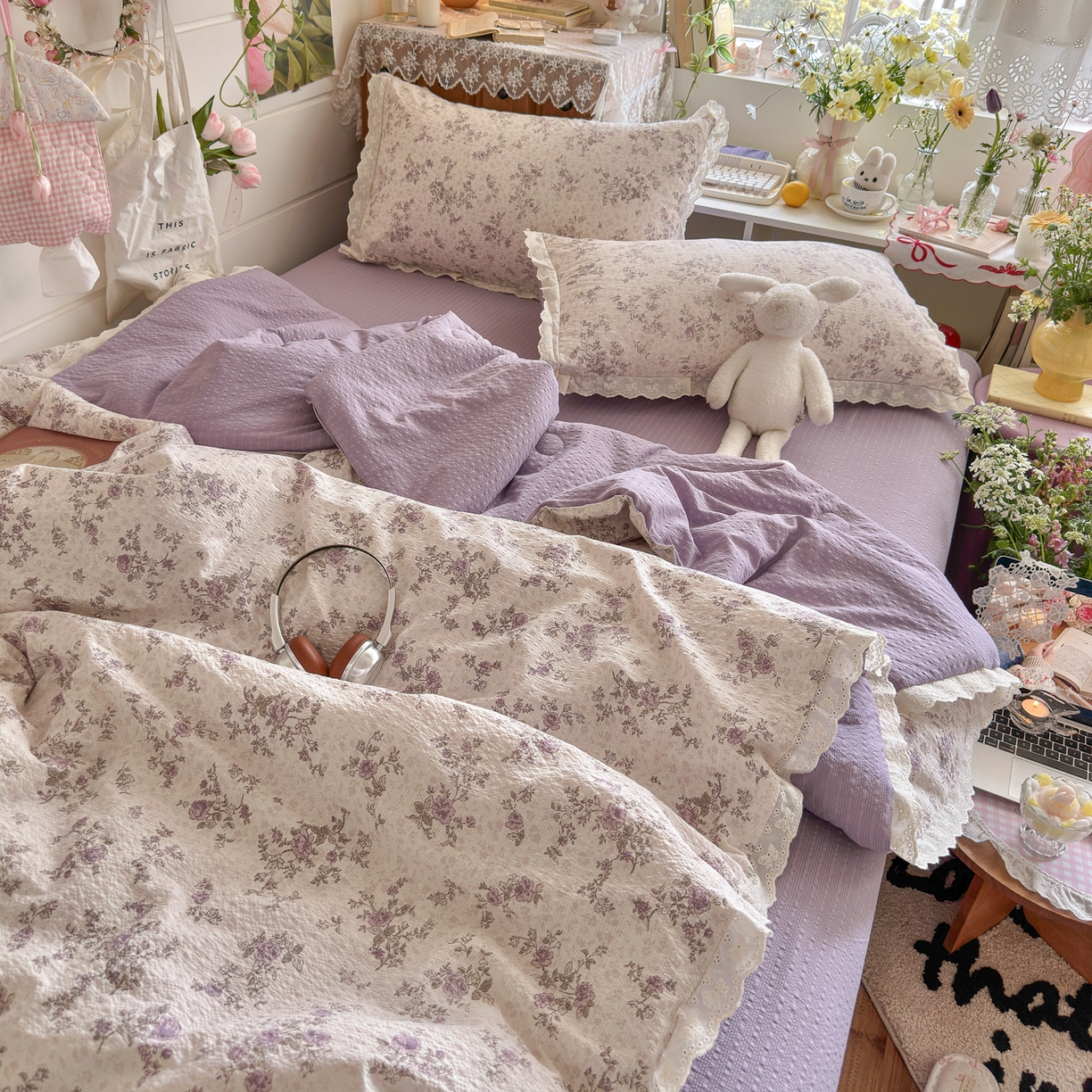 91家纺网 家纺一手货源 找家纺 初念 2026新款泡芙纱全花边夏被四件套 花笺-柔紫碎花屿