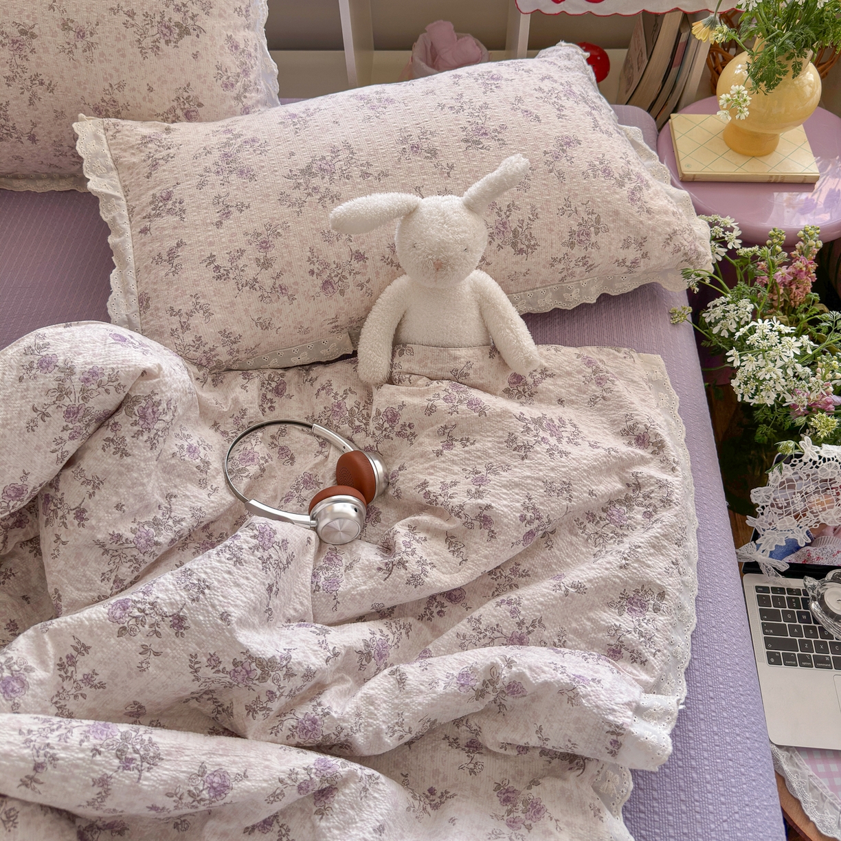 91家纺网 家纺一手货源 找家纺 初念 2026新款泡芙纱全花边夏被四件套 花笺-柔紫碎花屿