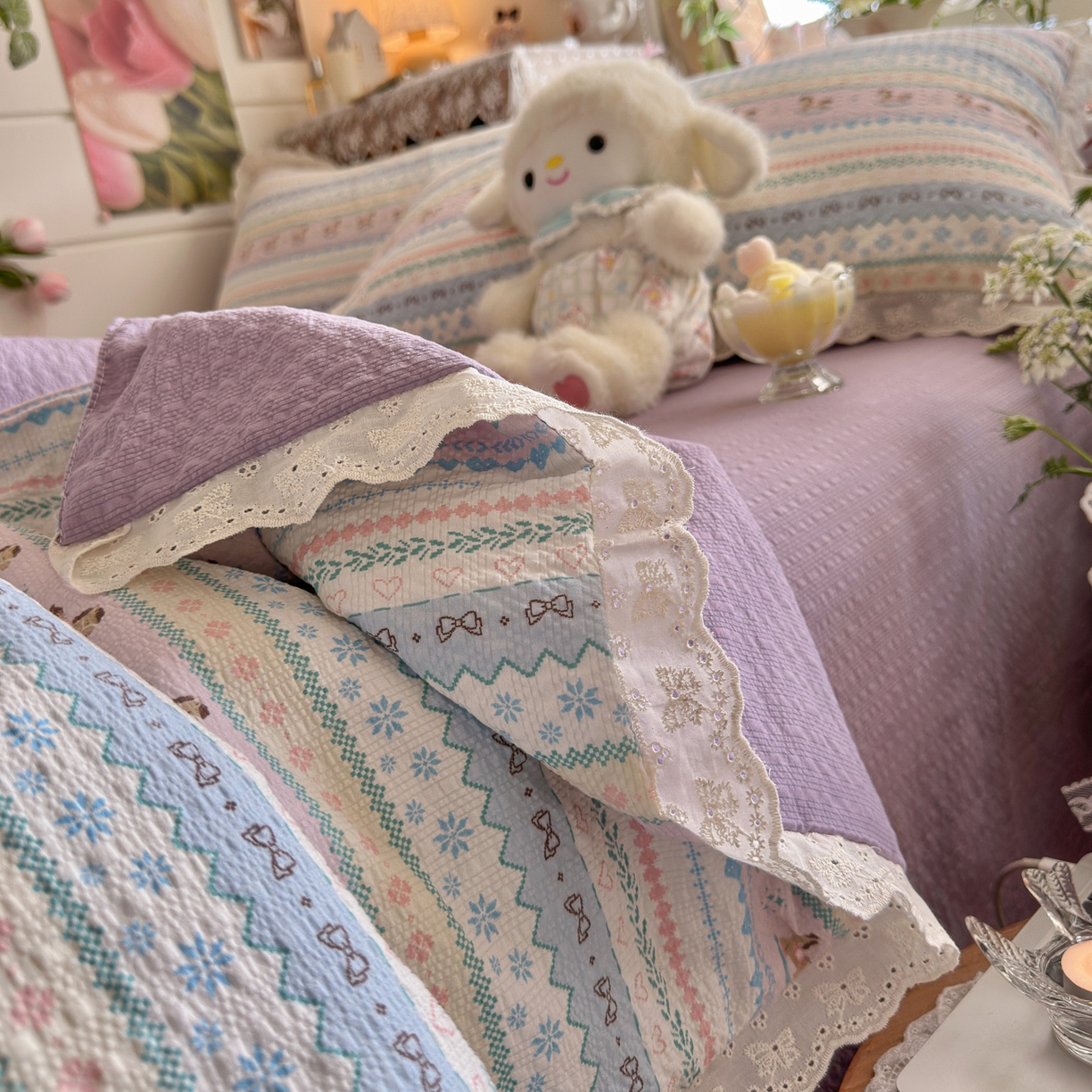 91家纺网 家纺一手货源 找家纺 初念 2026新款泡芙纱全花边夏被四件套 花笺-甜心木马卷