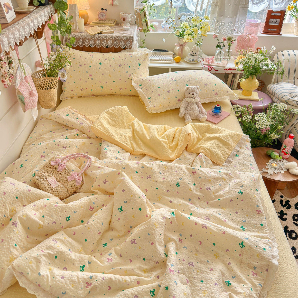 91家纺网 家纺一手货源 找家纺 初念 2026新款泡芙纱全花边夏被四件套 花笺-摇摇木马