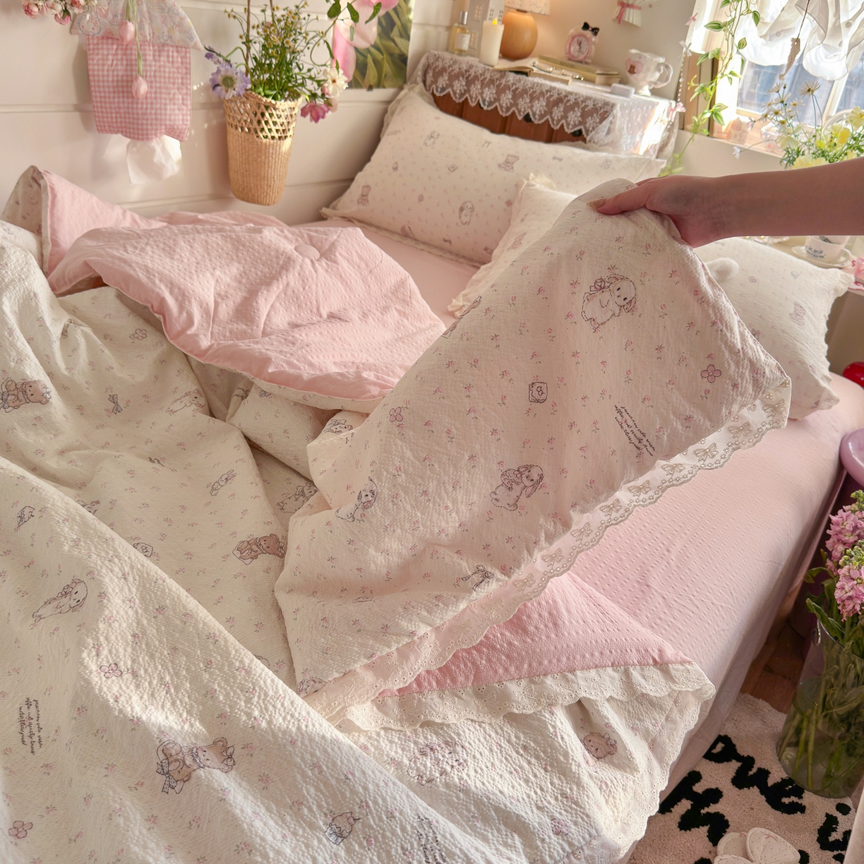 91家纺网 家纺一手货源 找家纺 初念 2026新款泡芙纱全花边夏被四件套 花笺-悦悦小兔