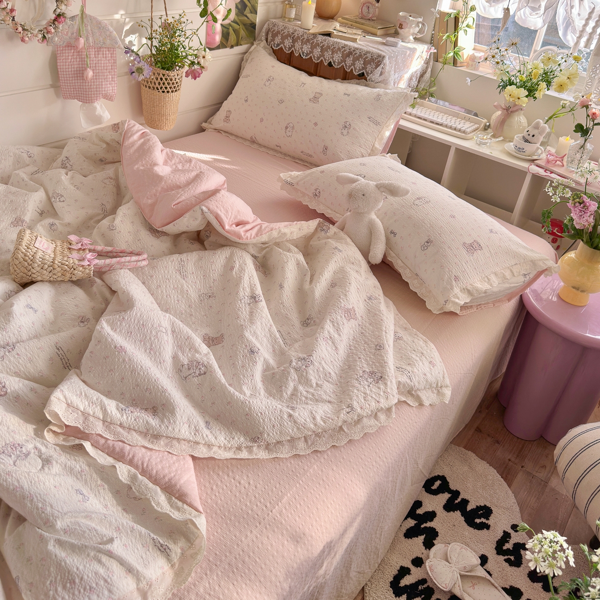 91家纺网 家纺一手货源 找家纺 初念 2026新款泡芙纱全花边夏被四件套 花笺-悦悦小兔