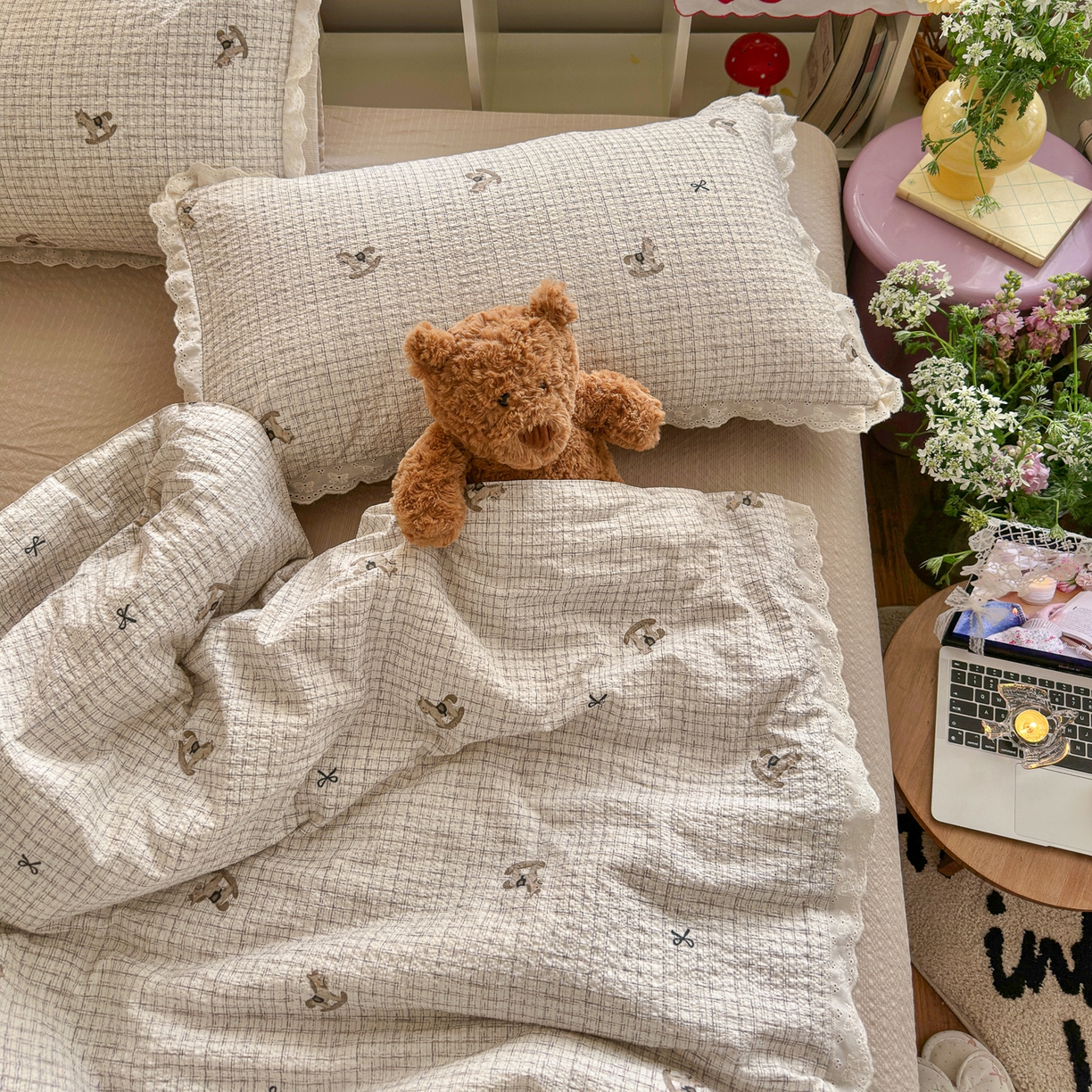 91家纺网 家纺一手货源 找家纺 初念 2026新款泡芙纱全花边夏被四件套 花笺-织纹木马迹