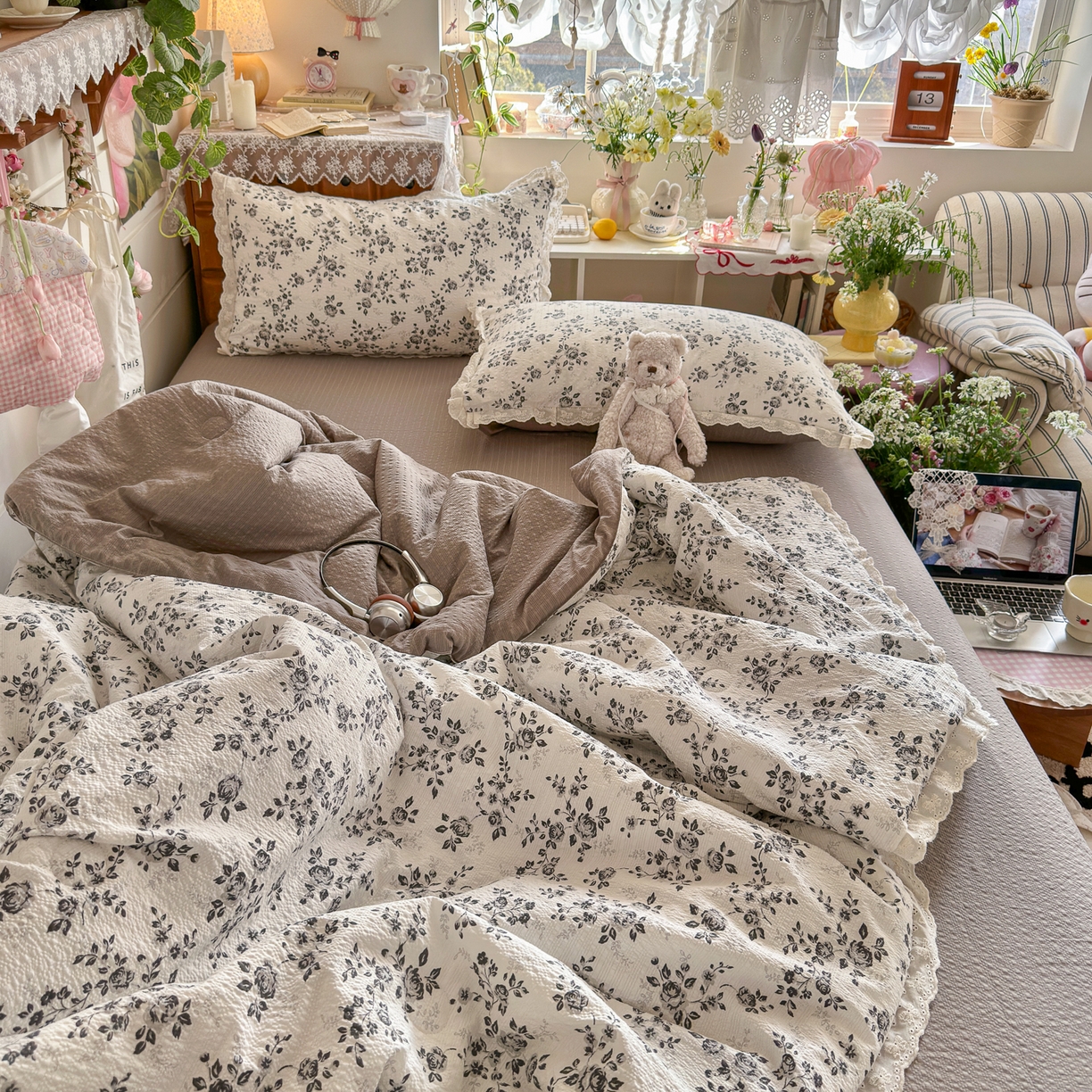 91家纺网 家纺一手货源 找家纺 初念 2026新款泡芙纱全花边夏被四件套 花笺-只闻花香