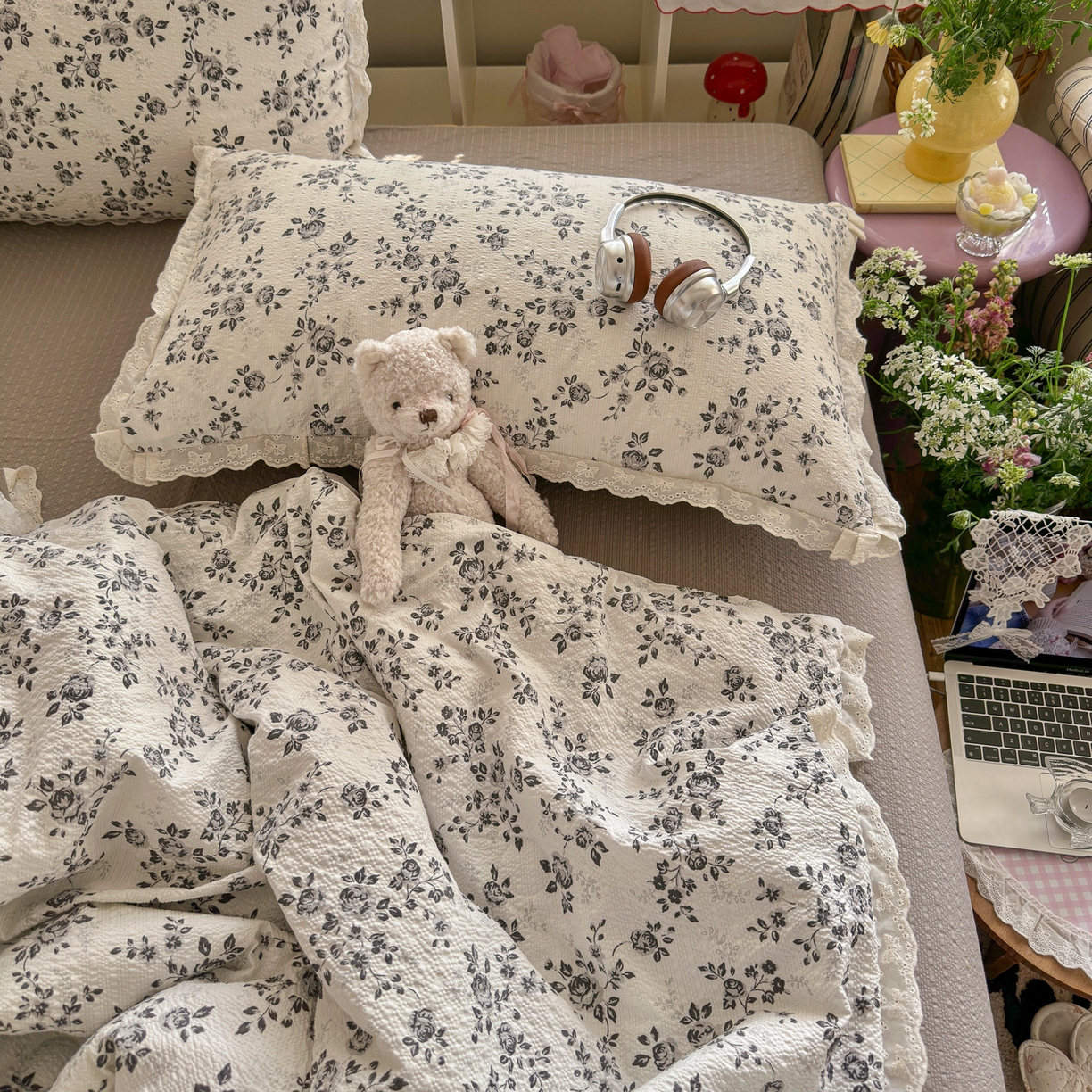 91家纺网 家纺一手货源 找家纺 初念 2026新款泡芙纱全花边夏被四件套 花笺-只闻花香