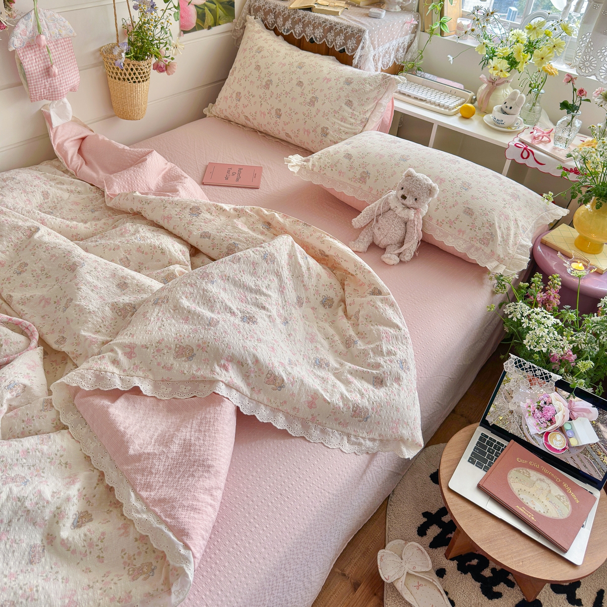 91家纺网 家纺一手货源 找家纺 初念 2026新款泡芙纱全花边夏被四件套 花笺-庄园小兔