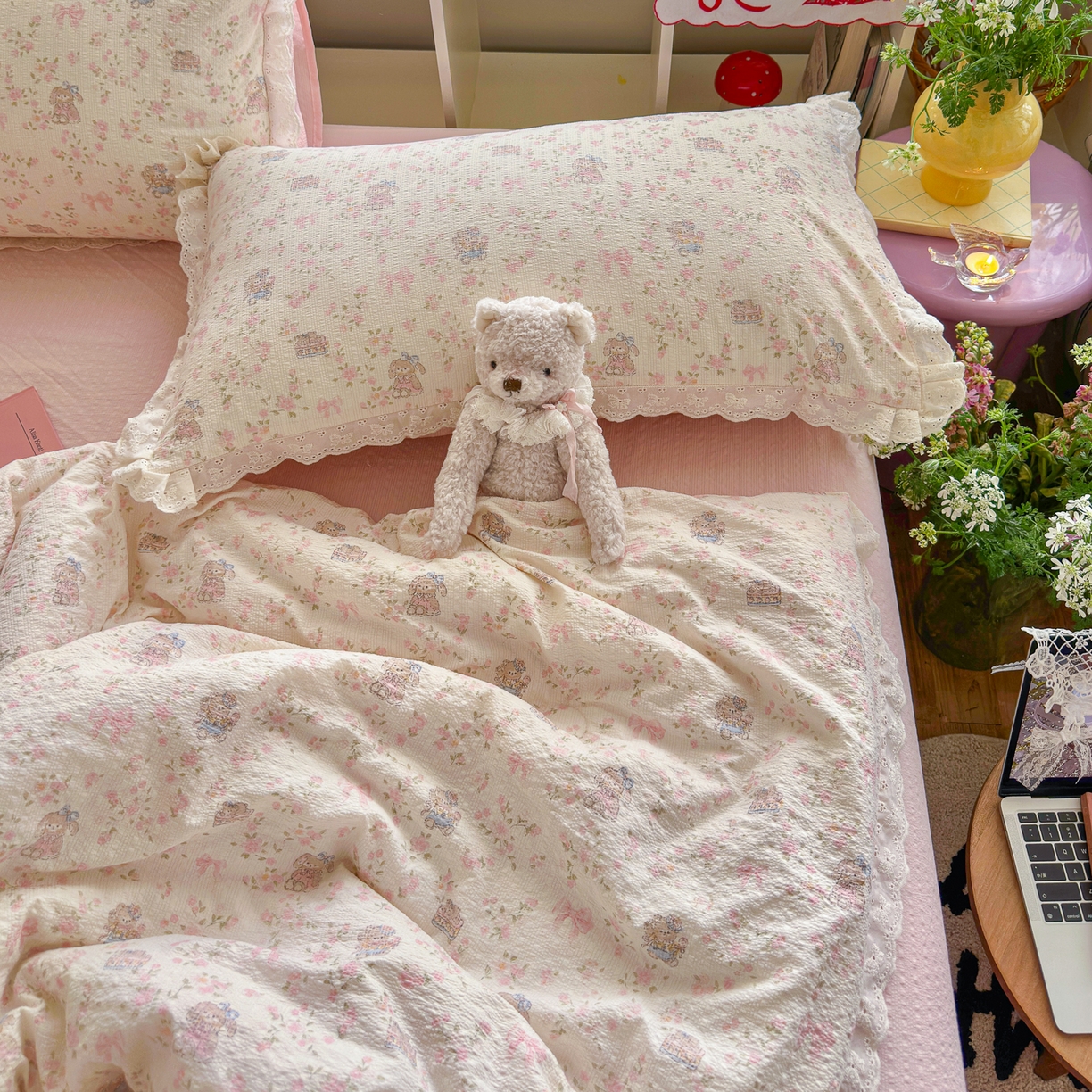 91家纺网 家纺一手货源 找家纺 初念 2026新款泡芙纱全花边夏被四件套 花笺-庄园小兔