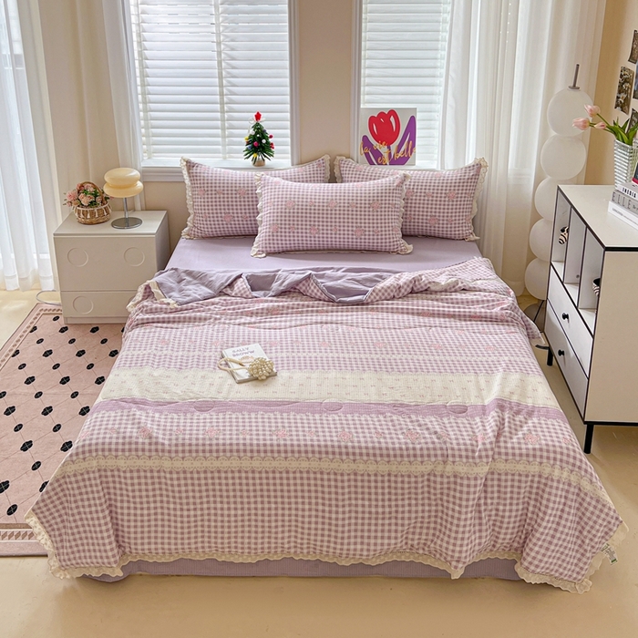 91家纺网 家纺一手货源 找家纺 梦纤绒 2026新款云感皱皱纱花边款夏被夏凉被空调被四件套 芋泥紫小格