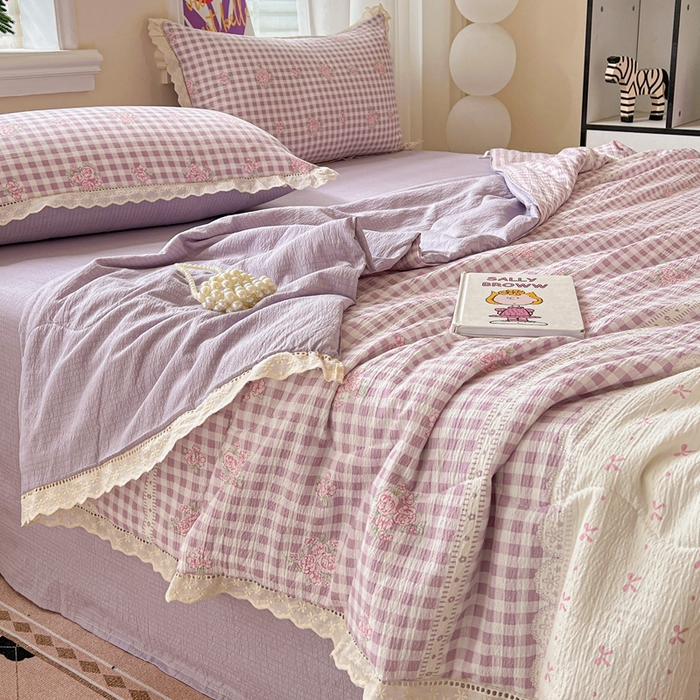 91家纺网 家纺一手货源 找家纺 梦纤绒 2026新款云感皱皱纱花边款夏被夏凉被空调被四件套 芋泥紫小格