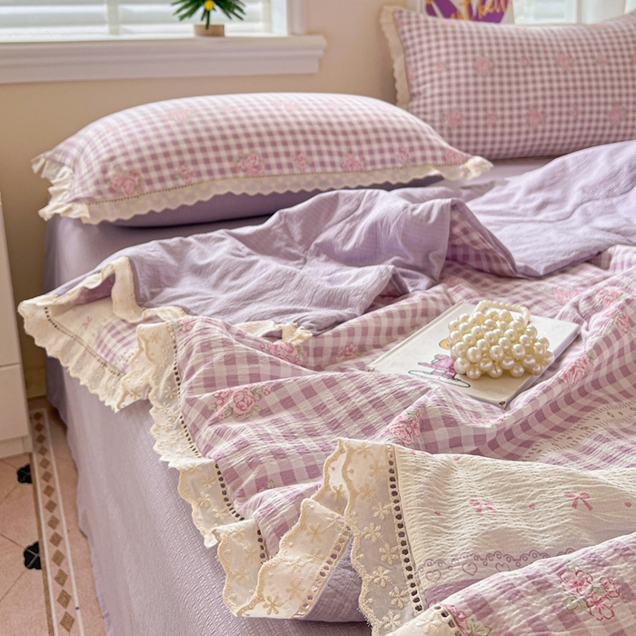 91家纺网 家纺一手货源 找家纺 梦纤绒 2026新款云感皱皱纱花边款夏被夏凉被空调被四件套 芋泥紫小格