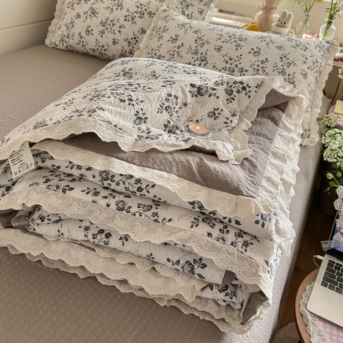 91家纺网 家纺一手货源 找家纺 （总）初念 2026新款泡芙纱全花边夏被四件套
