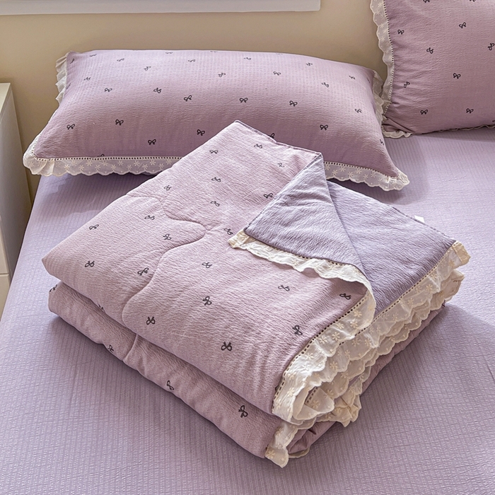 91家纺网 家纺一手货源 找家纺 梦纤绒 2026新款云感皱皱纱花边款夏被夏凉被空调被四件套 紫色蝴蝶结