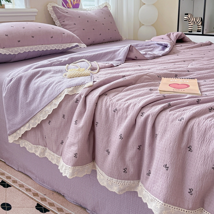91家纺网 家纺一手货源 找家纺 梦纤绒 2026新款云感皱皱纱花边款夏被夏凉被空调被四件套 紫色蝴蝶结
