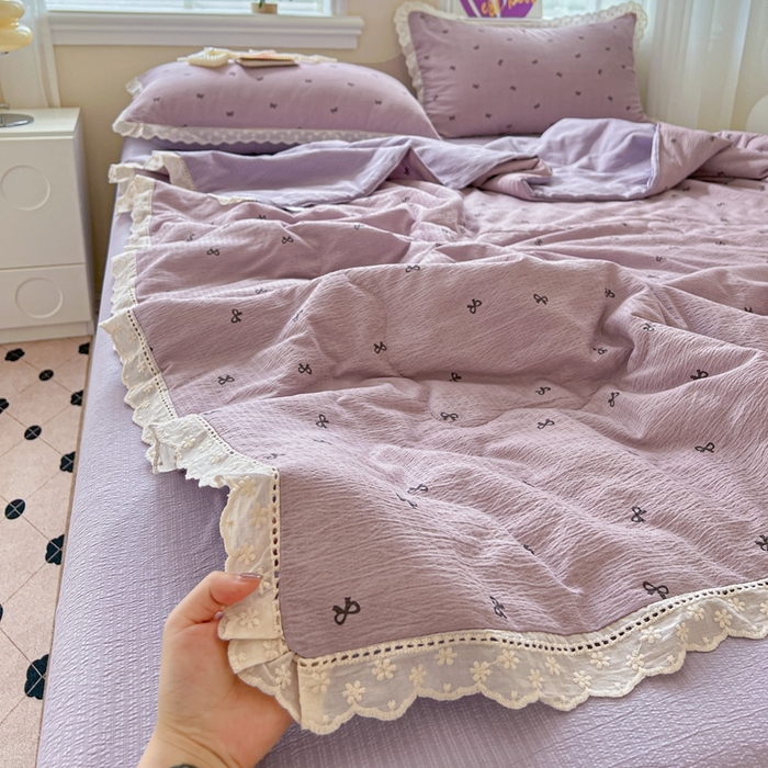 91家纺网 家纺一手货源 找家纺 梦纤绒 2026新款云感皱皱纱花边款夏被夏凉被空调被四件套 紫色蝴蝶结
