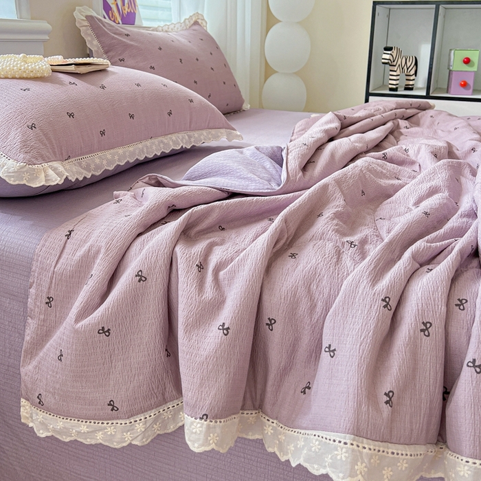 91家纺网 家纺一手货源 找家纺 梦纤绒 2026新款云感皱皱纱花边款夏被夏凉被空调被四件套 紫色蝴蝶结