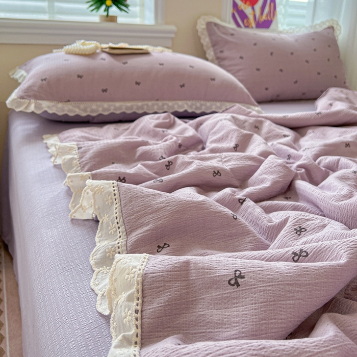 91家纺网 家纺一手货源 找家纺 梦纤绒 2026新款云感皱皱纱花边款夏被夏凉被空调被四件套 紫色蝴蝶结