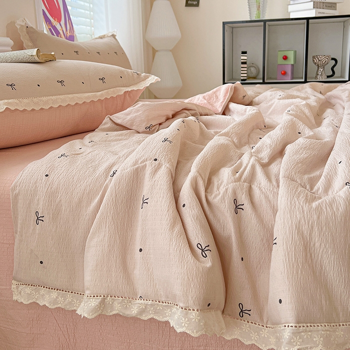 91家纺网 家纺一手货源 找家纺 梦纤绒 2026新款云感皱皱纱花边款夏被夏凉被空调被四件套 心意