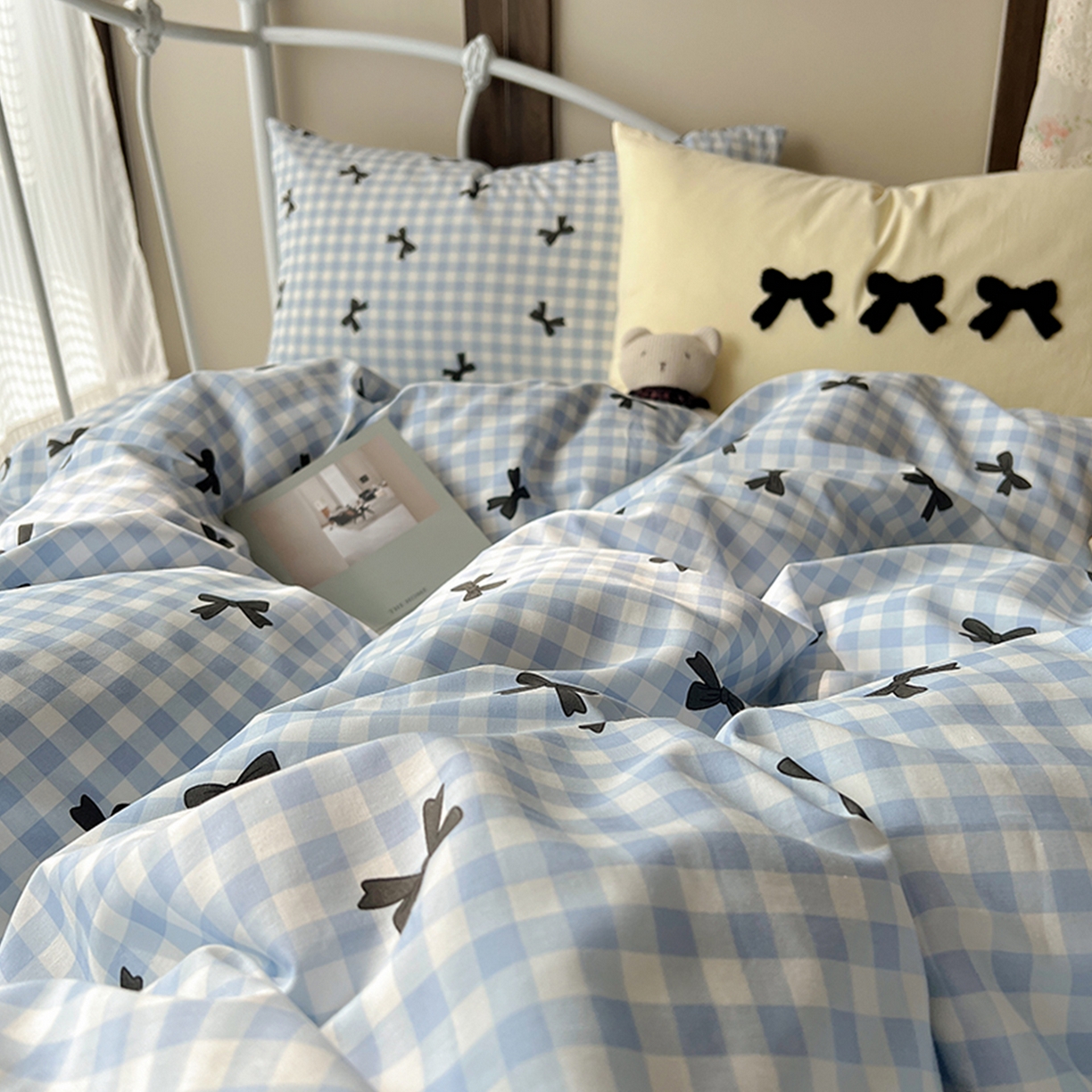 91家纺网 家纺一手货源 找家纺 桃子家居 2026新款A类全棉纯棉水洗棉蝴蝶结条纹小清新混搭毛巾绣枕套少女系四件套 水洗棉-蝴蝶结蓝黑