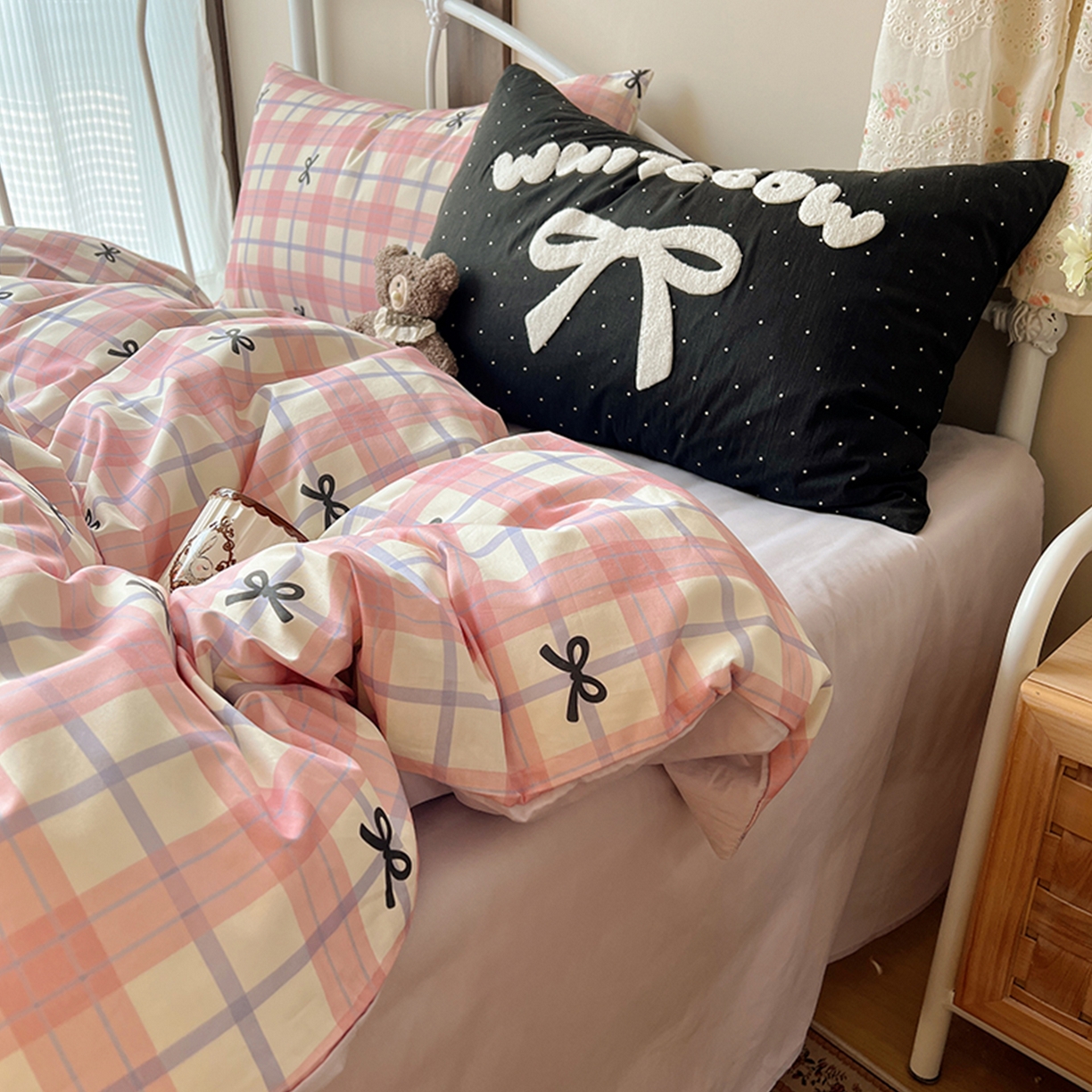 91家纺网 家纺一手货源 找家纺 桃子家居 2026新款A类全棉纯棉水洗棉蝴蝶结条纹小清新混搭毛巾绣枕套少女系四件套 水洗棉-软糖蝴蝶结粉