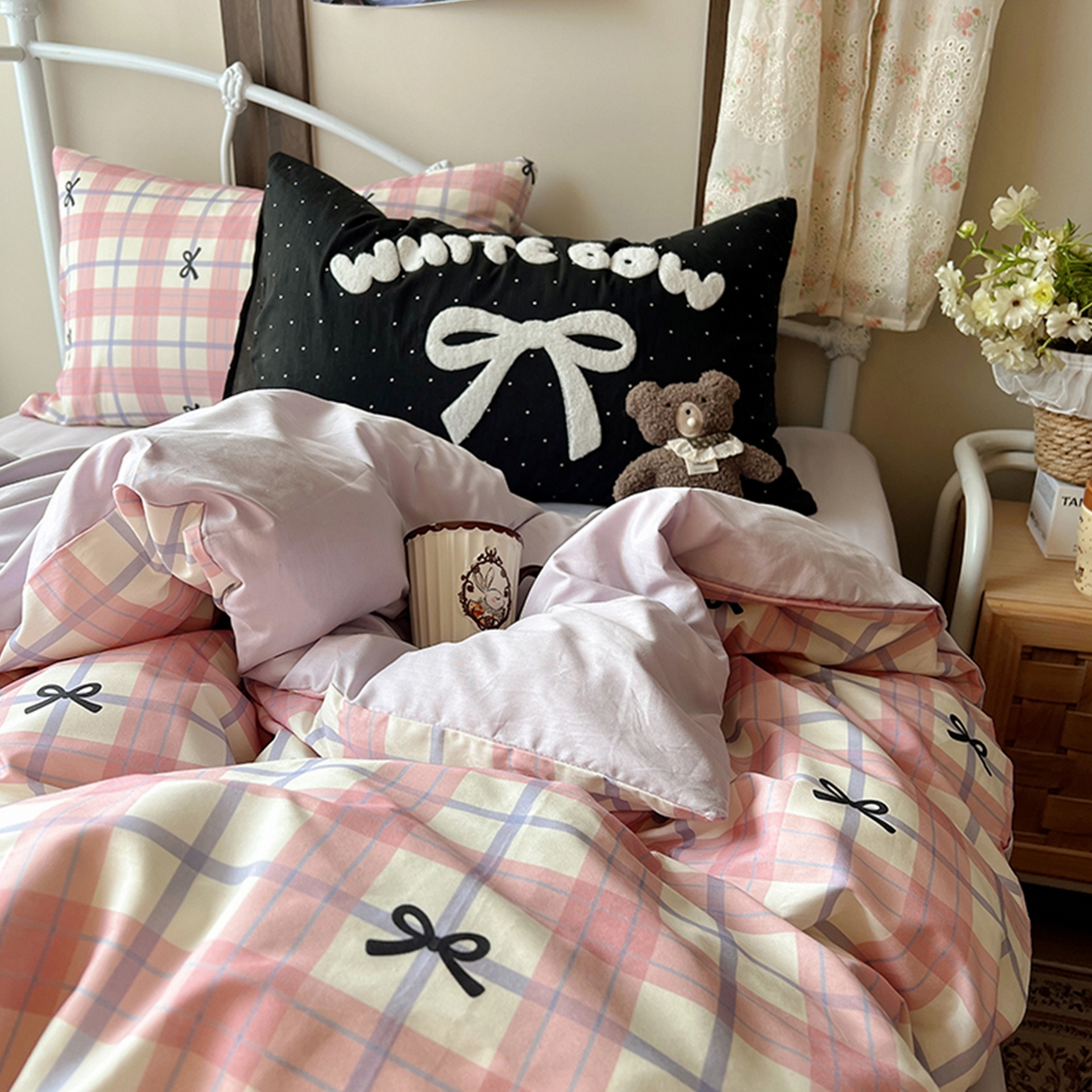 91家纺网 家纺一手货源 找家纺 桃子家居 2026新款A类全棉纯棉水洗棉蝴蝶结条纹小清新混搭毛巾绣枕套少女系四件套 水洗棉-软糖蝴蝶结粉