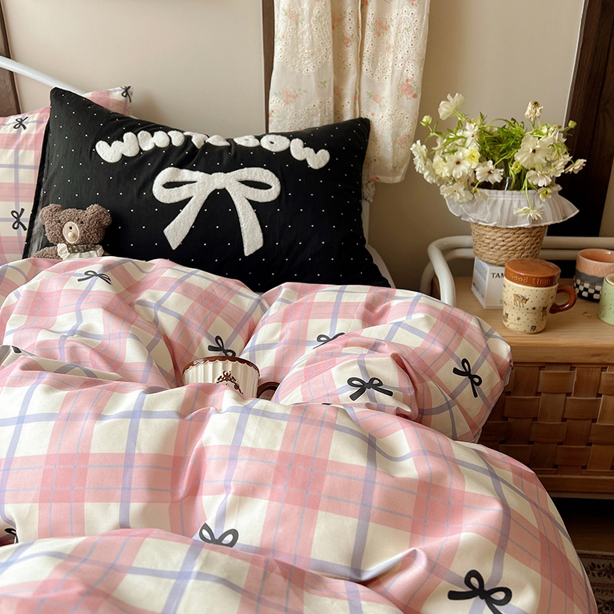 91家纺网 家纺一手货源 找家纺 桃子家居 2026新款A类全棉纯棉水洗棉蝴蝶结条纹小清新混搭毛巾绣枕套少女系四件套 水洗棉-软糖蝴蝶结粉