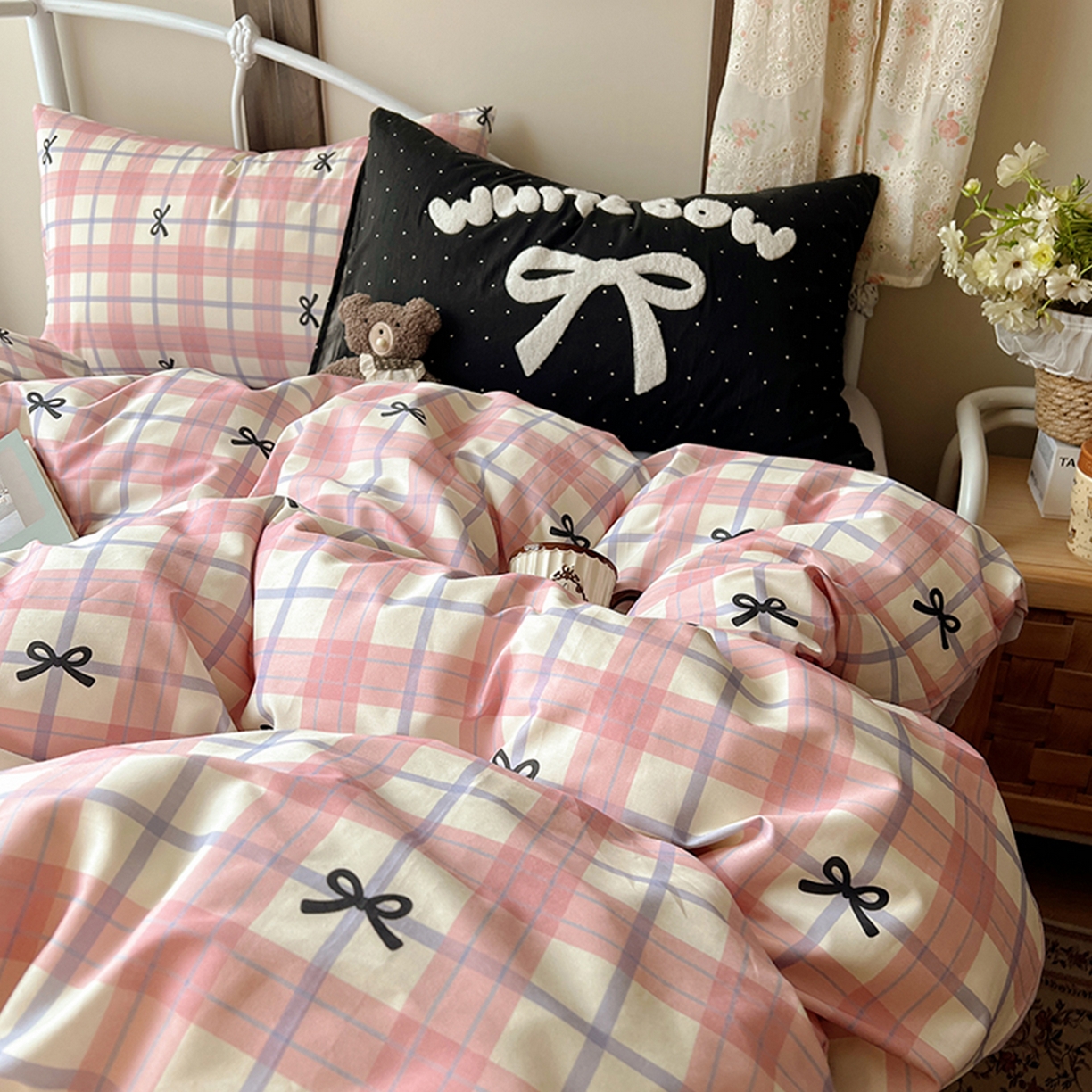 91家纺网 家纺一手货源 找家纺 桃子家居 2026新款A类全棉纯棉水洗棉蝴蝶结条纹小清新混搭毛巾绣枕套少女系四件套 水洗棉-软糖蝴蝶结粉