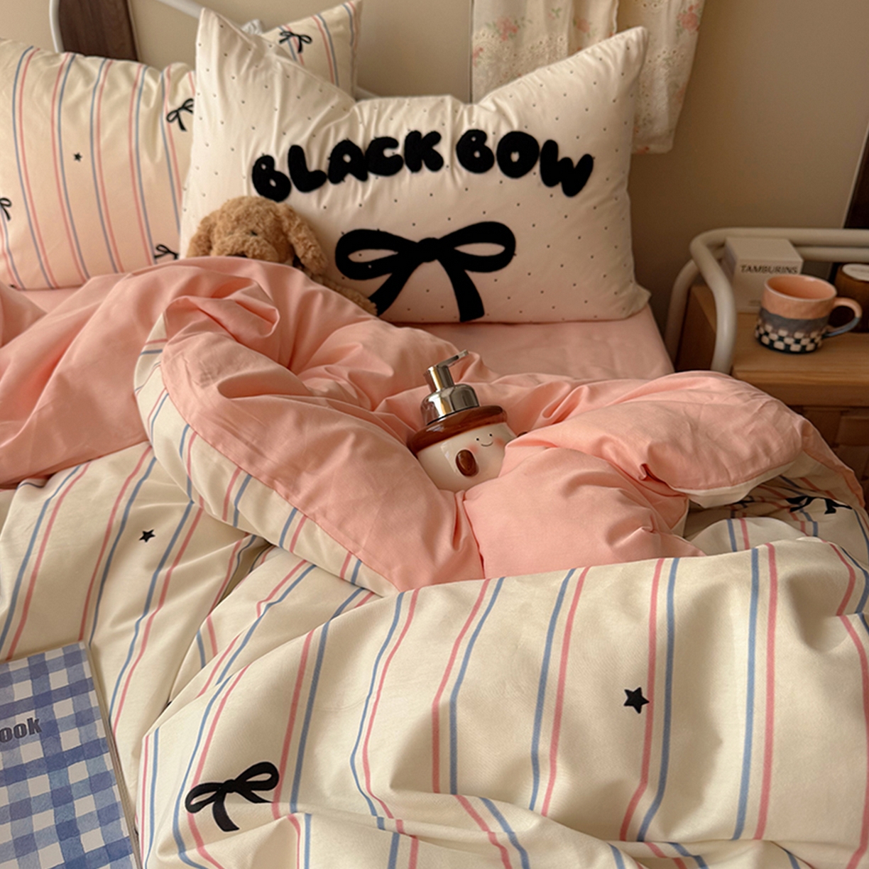 91家纺网 家纺一手货源 找家纺 桃子家居 2026新款A类全棉纯棉水洗棉蝴蝶结条纹小清新混搭毛巾绣枕套少女系四件套 水洗棉-蜜桃气泡条