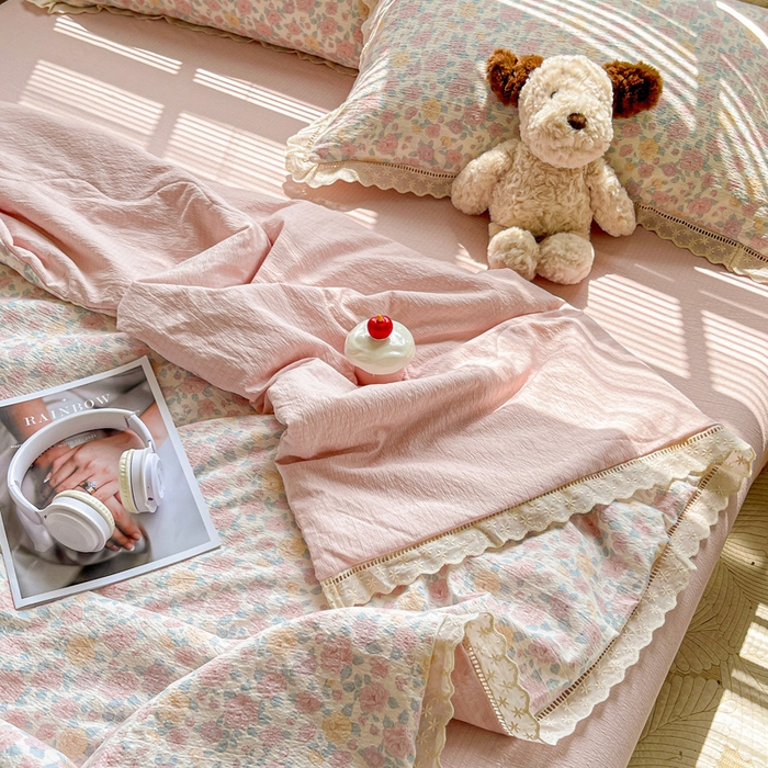 91家纺网 家纺一手货源 找家纺 梦纤绒 2026新款云感皱皱纱花边款夏被夏凉被空调被四件套 春风里