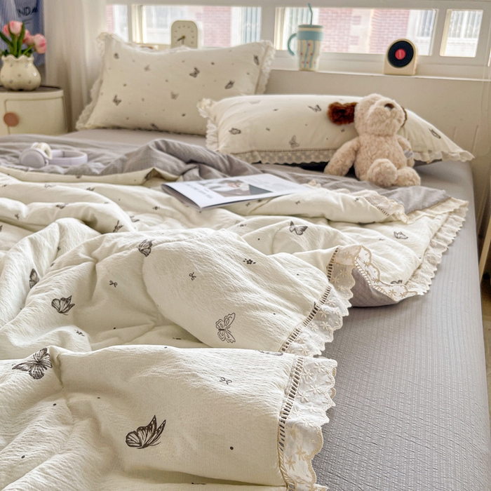 91家纺网 家纺一手货源 找家纺 梦纤绒 2026新款云感皱皱纱花边款夏被夏凉被空调被四件套 蝴蝶梦