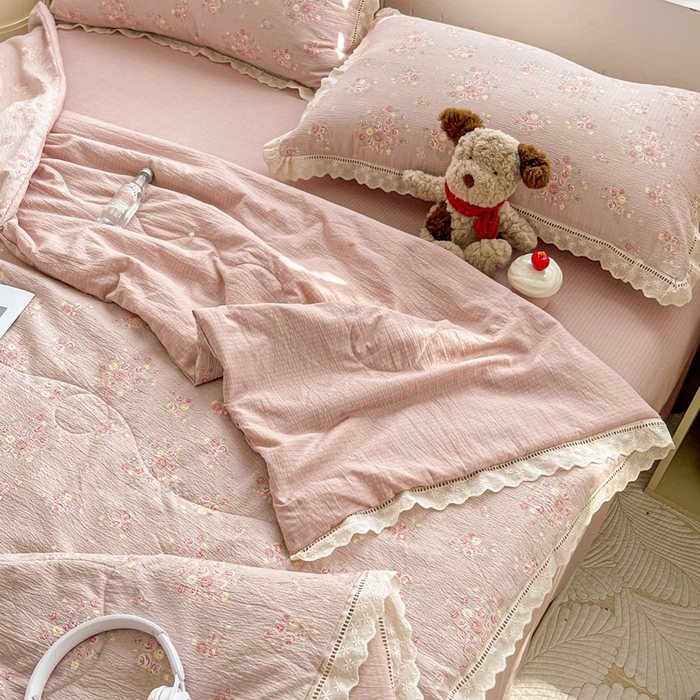 91家纺网 家纺一手货源 找家纺 梦纤绒 2026新款云感皱皱纱花边款夏被夏凉被空调被四件套 素颜