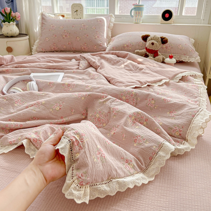 91家纺网 家纺一手货源 找家纺 梦纤绒 2026新款云感皱皱纱花边款夏被夏凉被空调被四件套 素颜