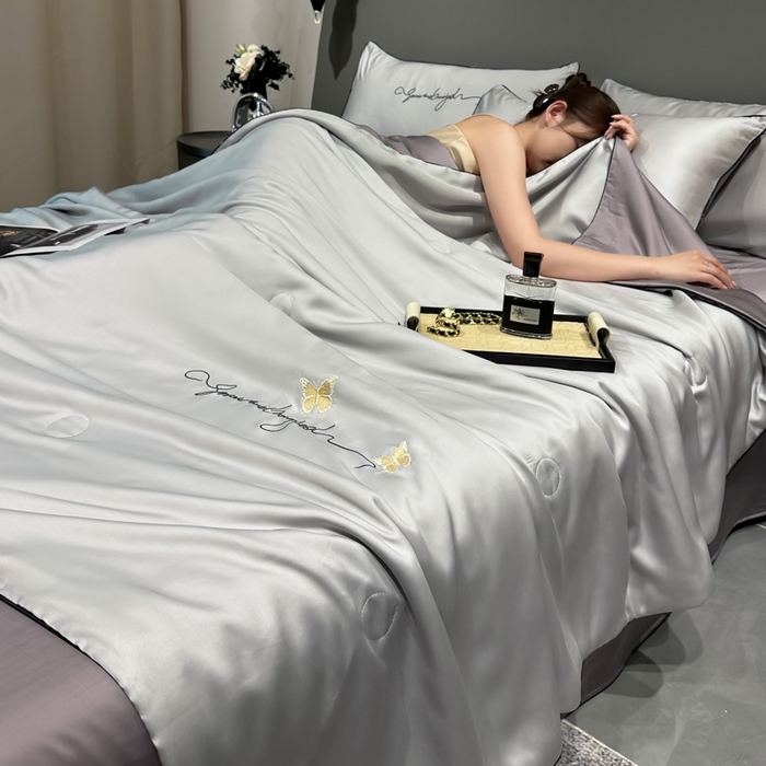 91家纺网 家纺一手货源 找家纺 红嘴企鹅 2026新款浪漫蝴蝶冰丝夏被夏凉被空调被 浪漫-银灰+深灰