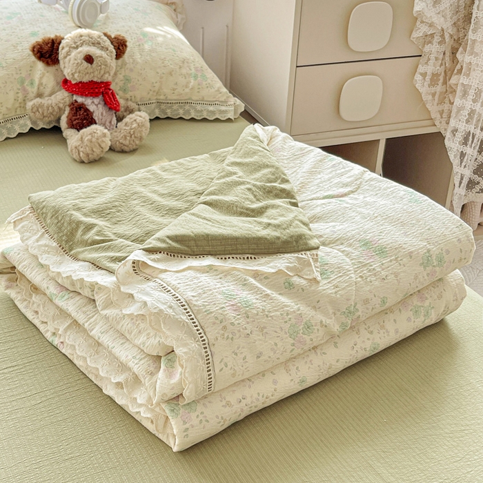 91家纺网 家纺一手货源 找家纺 梦纤绒 2026新款云感皱皱纱花边款夏被夏凉被空调被四件套 微凉薄荷